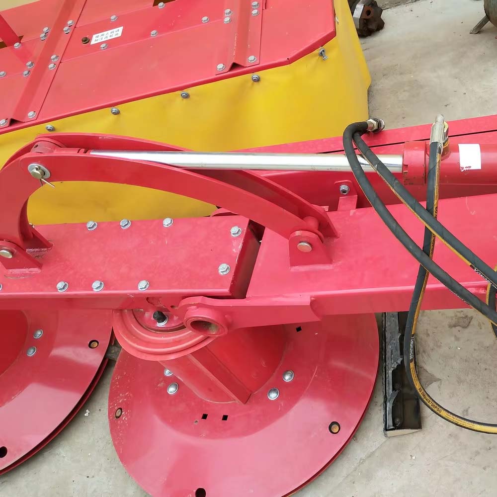 Tractor-type drum mower Tractor-type drum mower